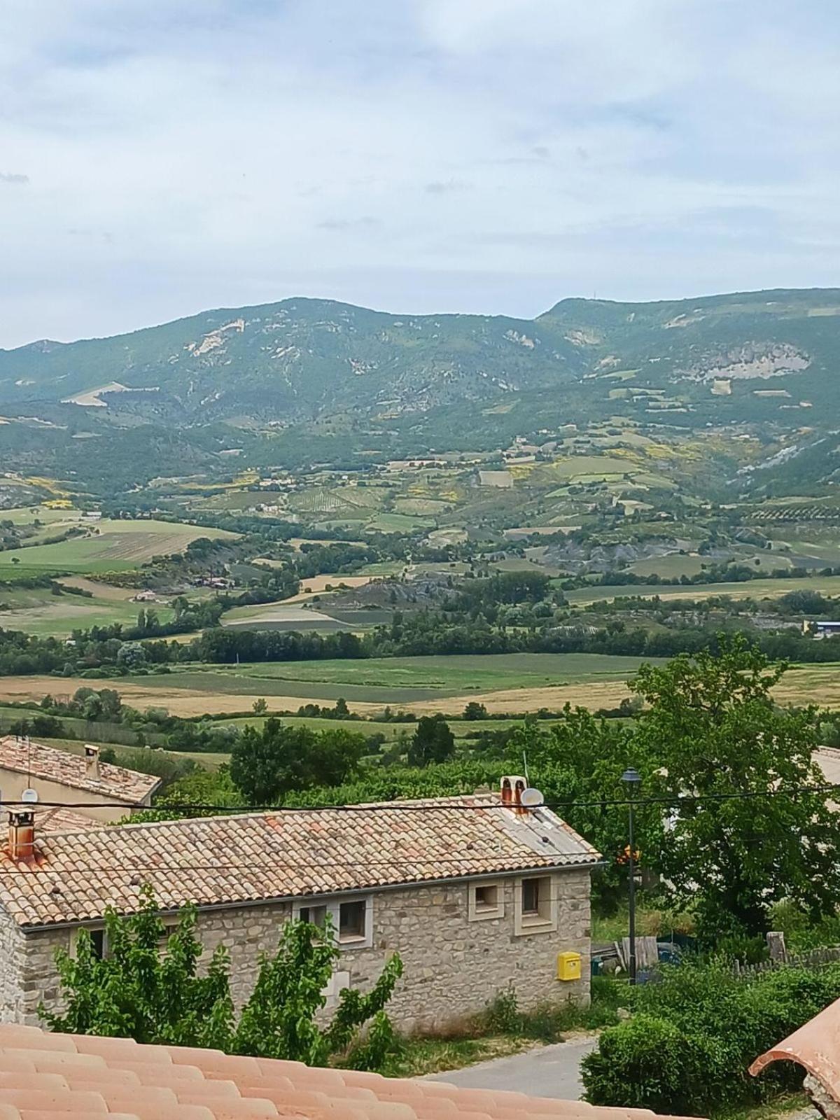 Gite Les Trois Abeilles Bésignan Exterior foto